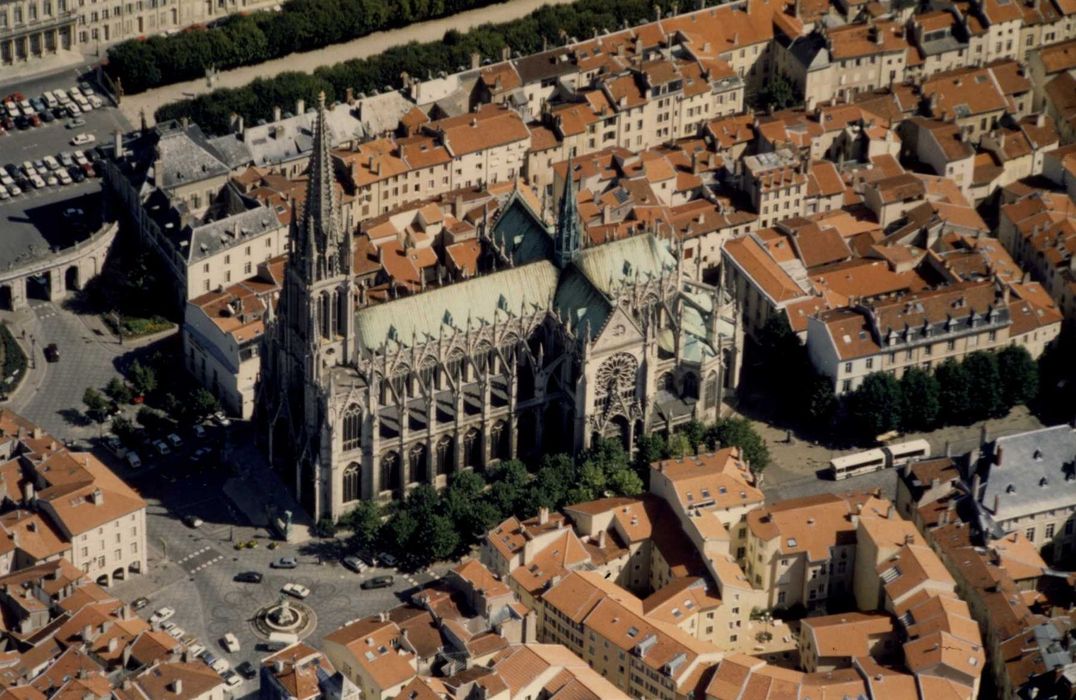 vue aérienne de l’ensemble de l’édifice