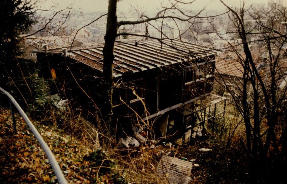 pavillon en contrebas de la maison, ensemble nord-ouest, vue partielle