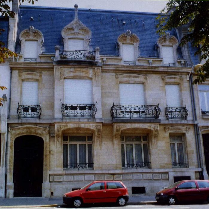 façade sur rue, vue générale