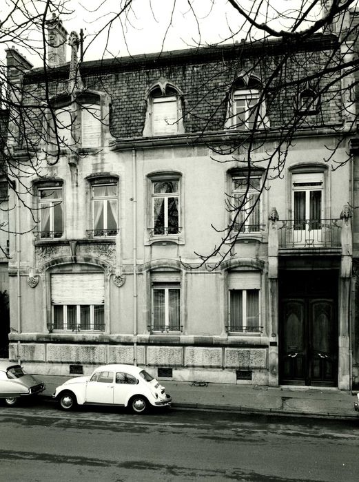 façade sur rue, vue générale