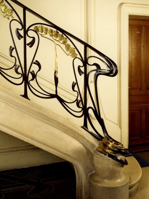 Escalier d’honneur, détail du départ de la rampe en fer forgé