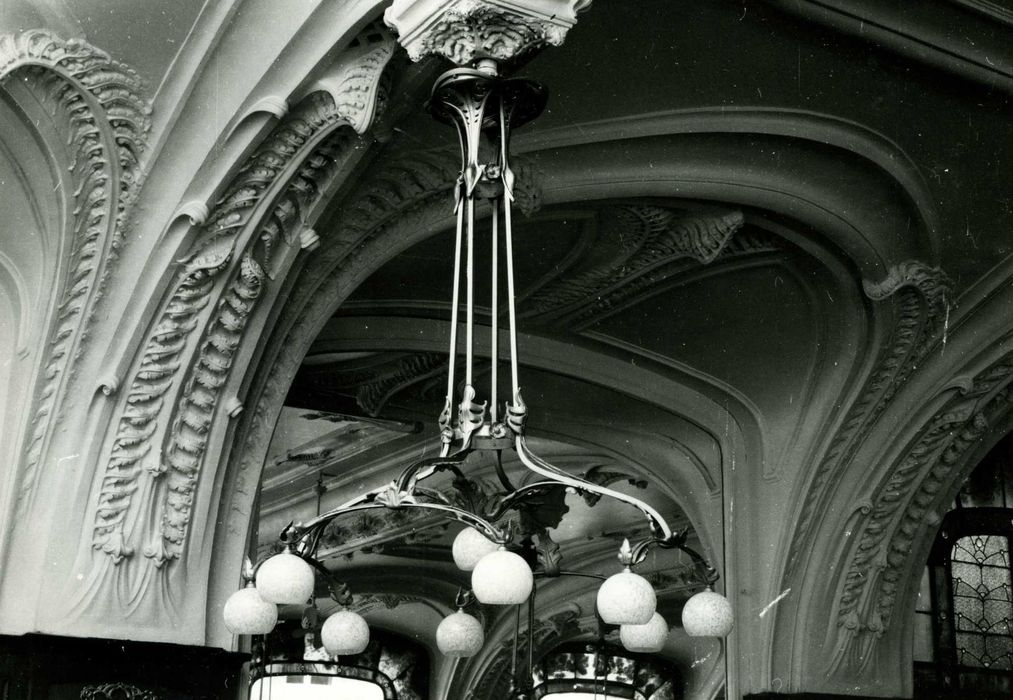 salle de restaurant, détail d’un lustre