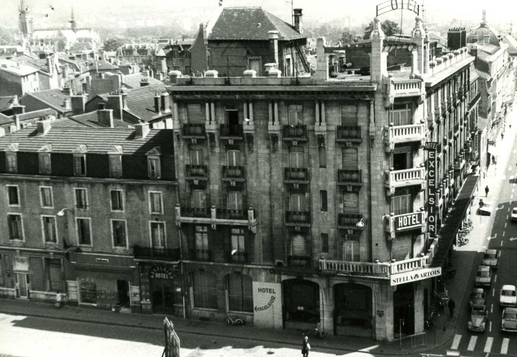 façade sur la rue Mazagran, vue générale