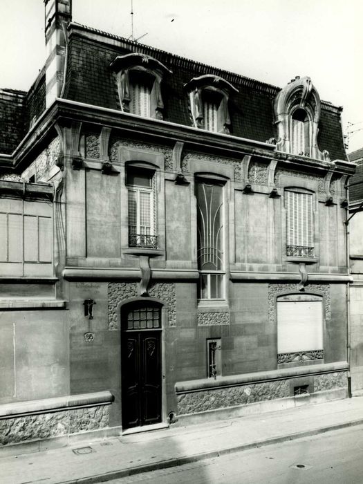 façade sur rue, vue générale