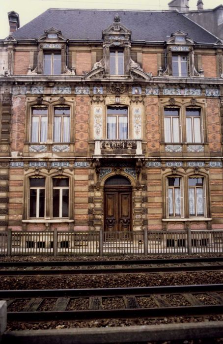 façade sur rue, vue générale