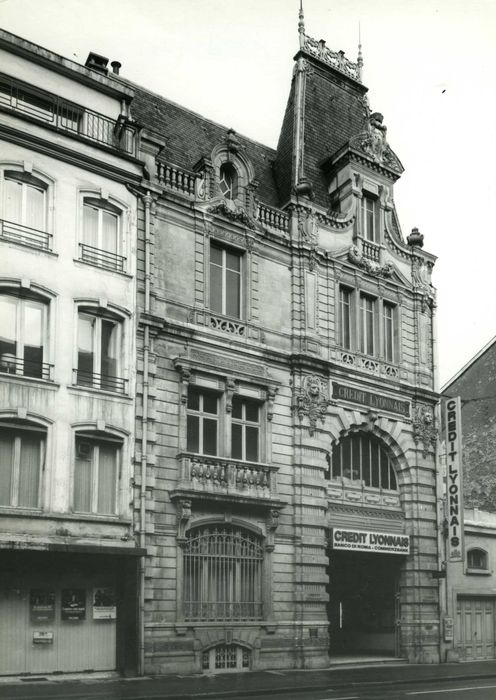 façade sur rue, vue générale