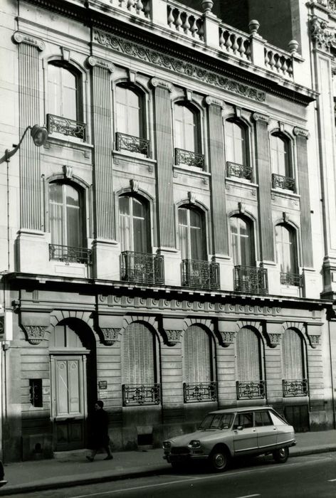 façade sur rue, vue générale