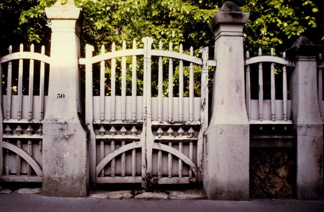 portail d’accès sur rue, vue générale