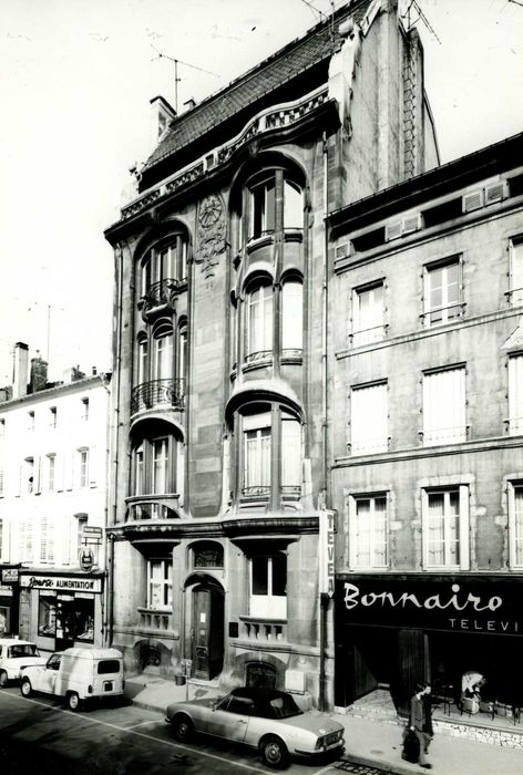 façade sur rue, vue générale