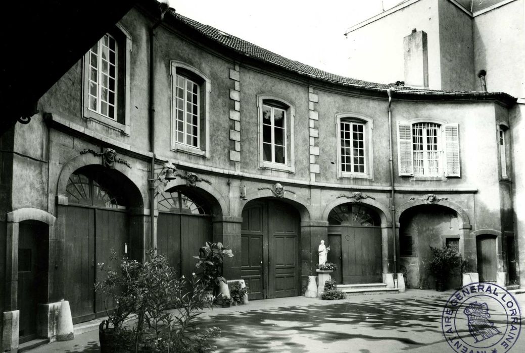 façade sur cour des communs, vue générale