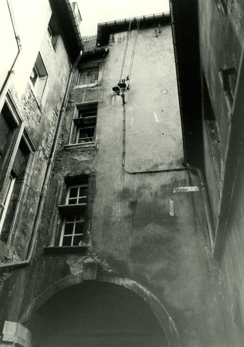 cour du 9bis, façades sur cour, vue partielle