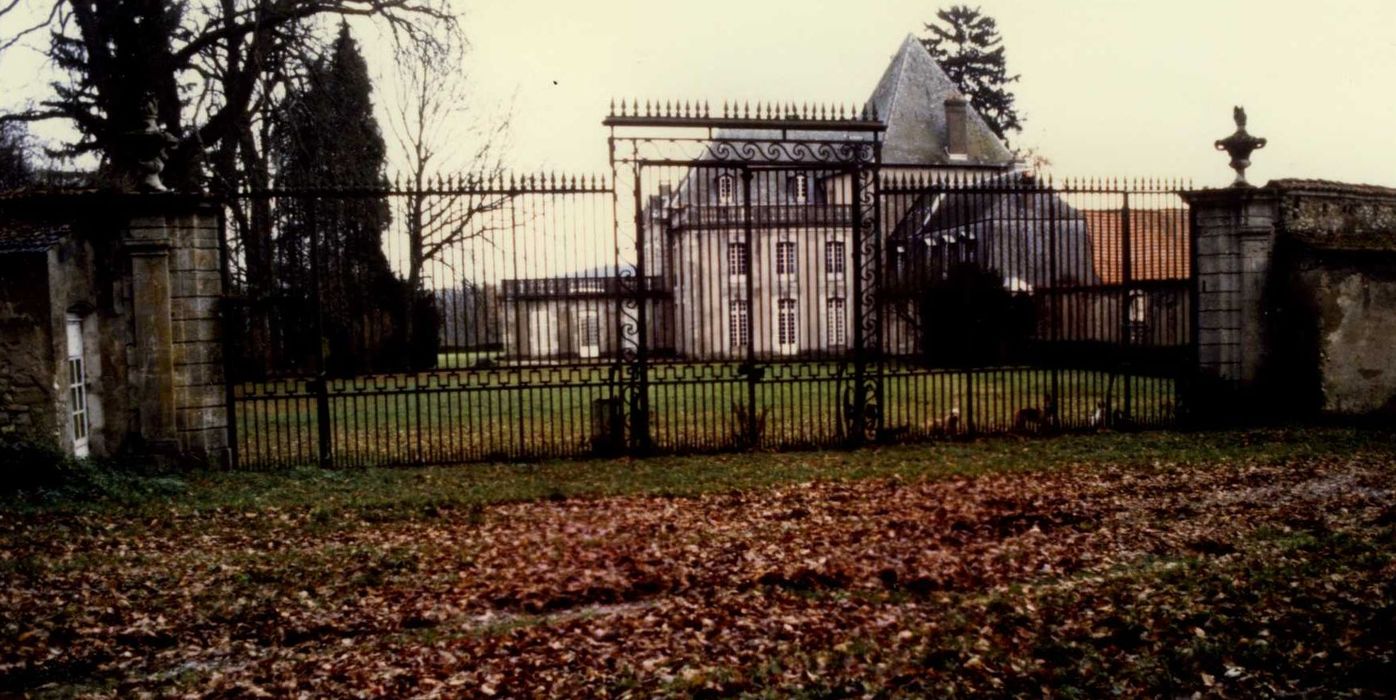 grilles d’accès ouest, vue générale