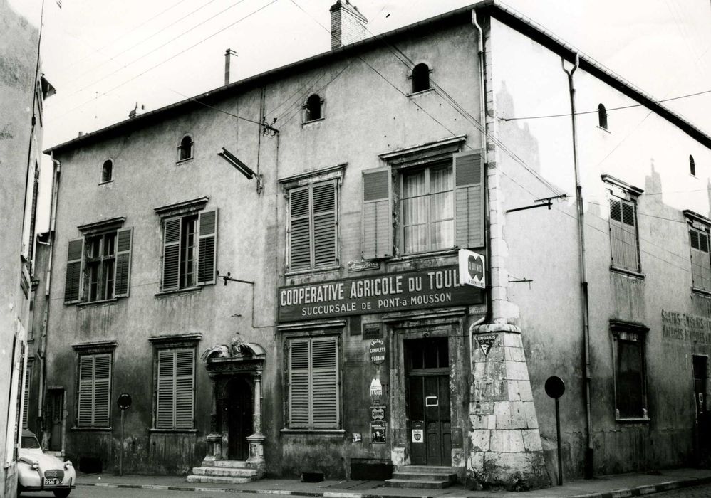 façade sur la rue de la Poterne, vue générale