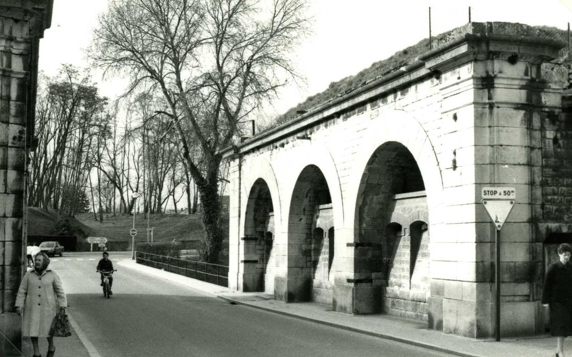 vue générale intra-muros de la porte de France