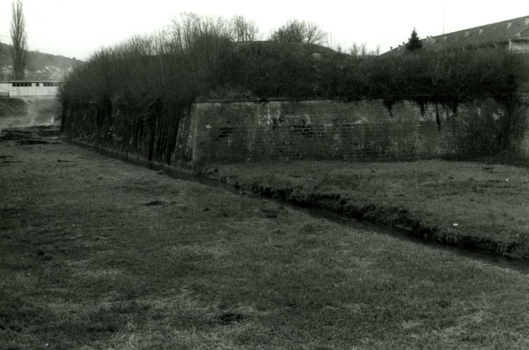 vue générale extra-muros du bastion n°41