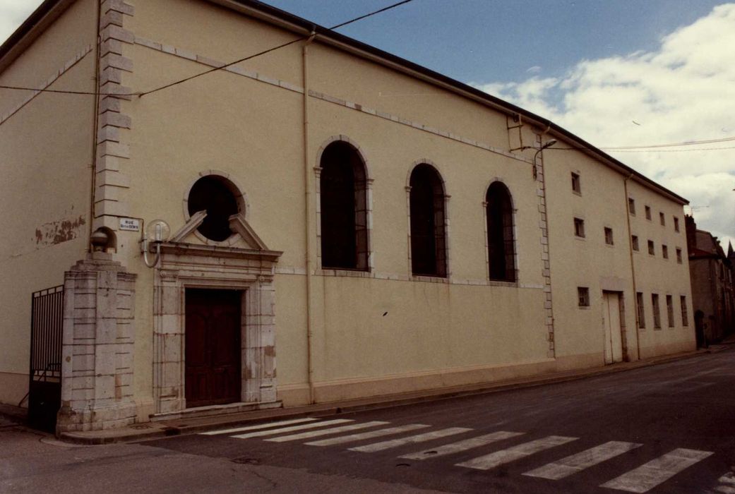 façade sur rue, vue générale