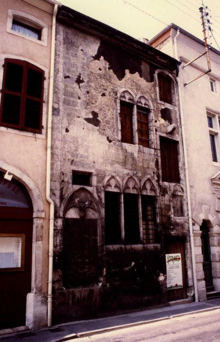 façade sur rue, vue générale