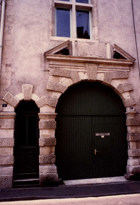 porche d’accès sur rue, vue générale