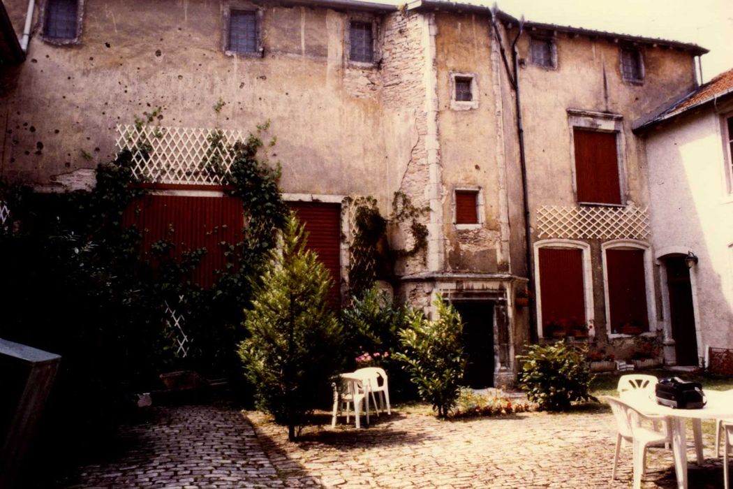 aile ouest, façade est sur cour, vue générale