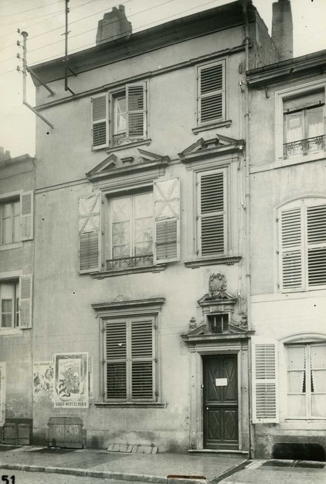 façade sur rue, vue générale