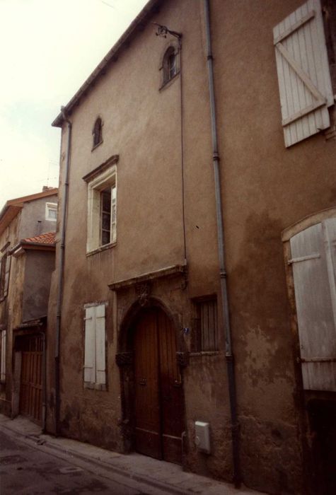 façade sur rue, vue générale