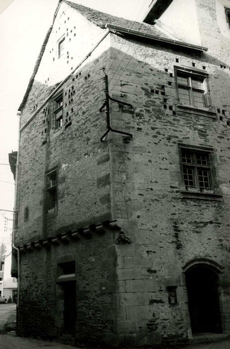 façade sud-ouest et angle sud, vue générale