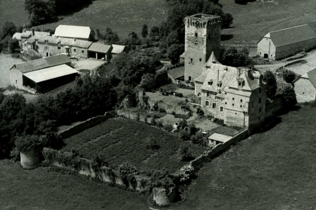 vue aérienne de l’ensemble des bâtiments dans leur environnement