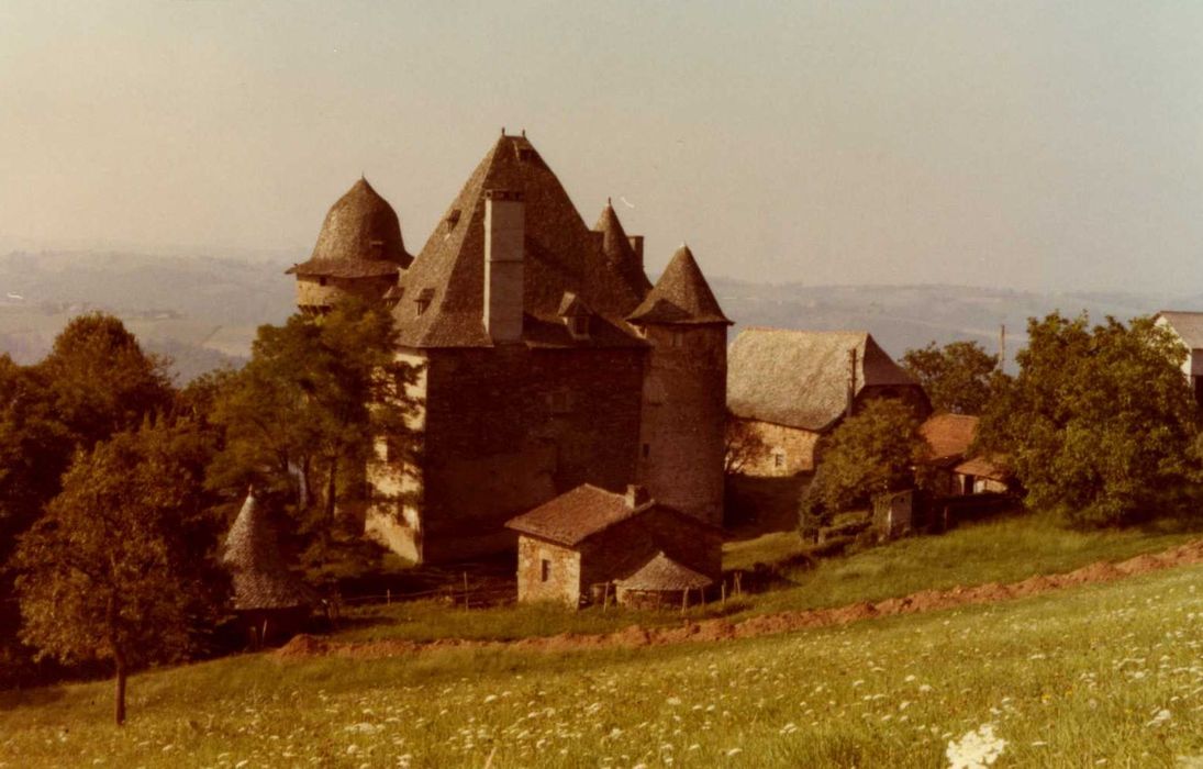 vue générale du château dans son environnement depuis le Nord