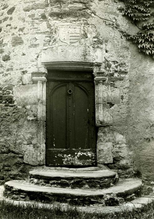 façade est, porte d’accès, vue générale