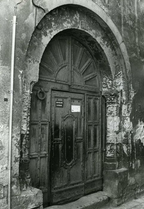 Façade nord, portail d’accès sur rue, vue générale