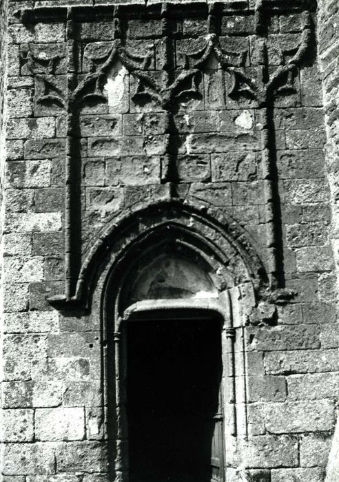 façade d’escalier, tour d’escalier, porte d’accès, vue générale