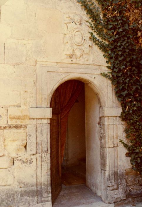 détail de la porte d’accès à la cage d’escalier