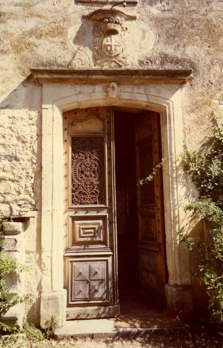 porte d’accès principale, vue générale