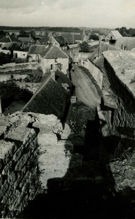 vue partielle du village depuis les ruines de l’ancien manoir