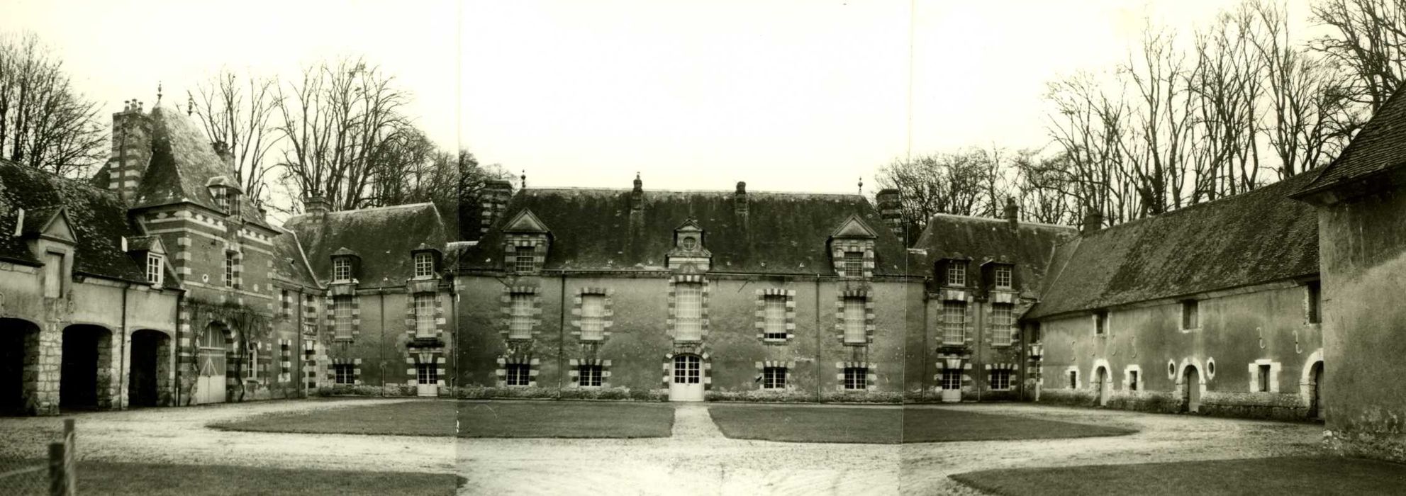 ensemble ouest sur la cour d’honneur, vue générale