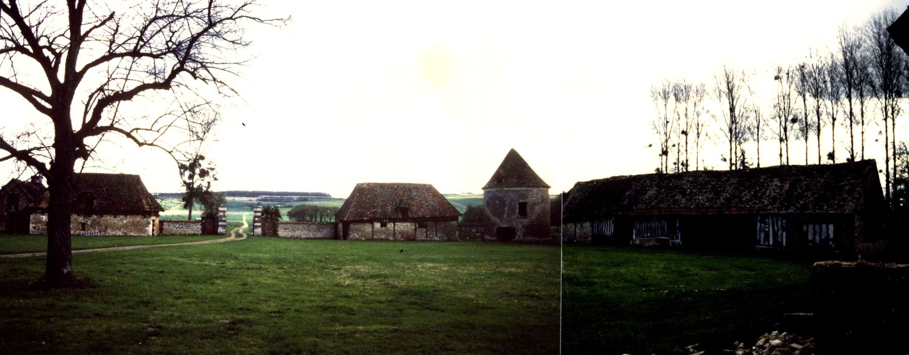 ensemble sud-ouest sur cour, vue générale