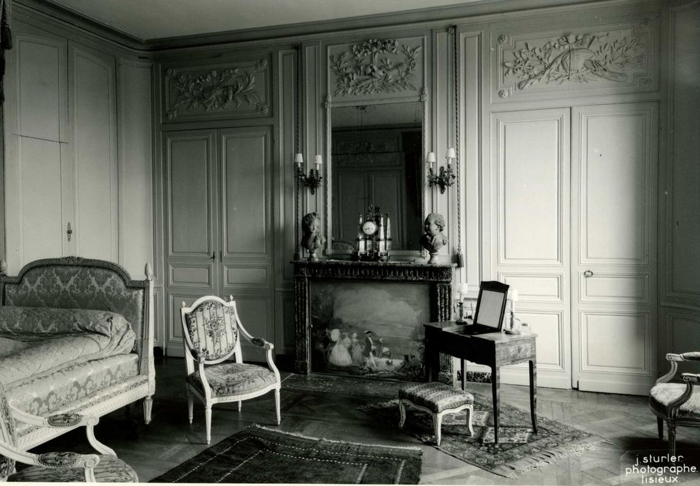 chambre de l’évêque, vue partielle des lambris de revêtement