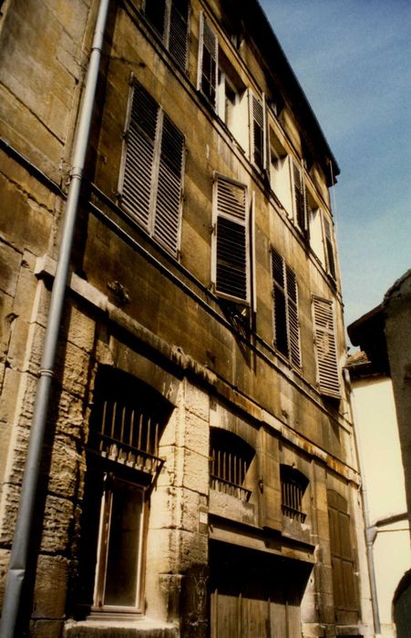 façade arrière sur rue, vue générale