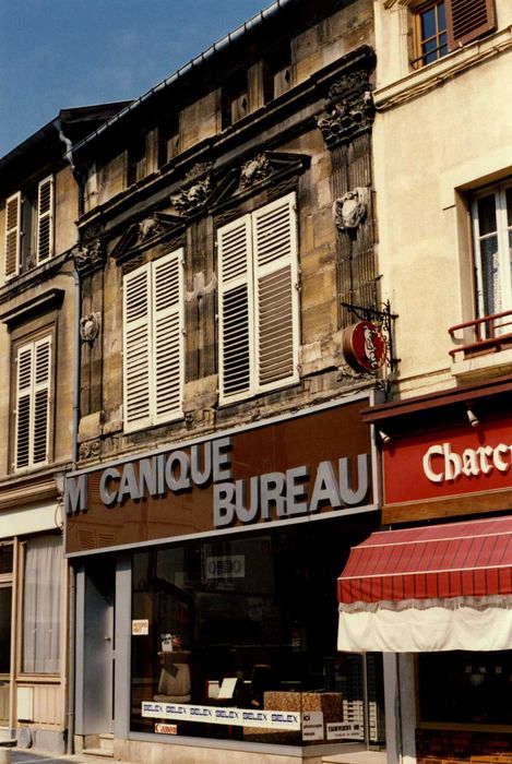 façade sur rue, vue générale