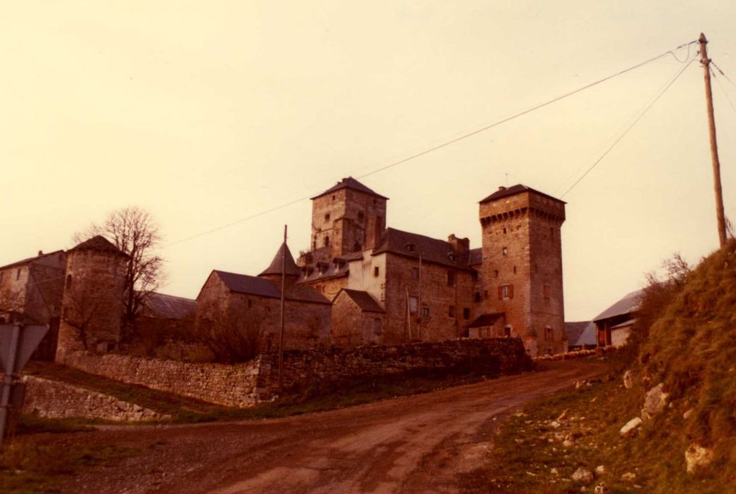 vue générale des bâtiments depuis le Sud-Est