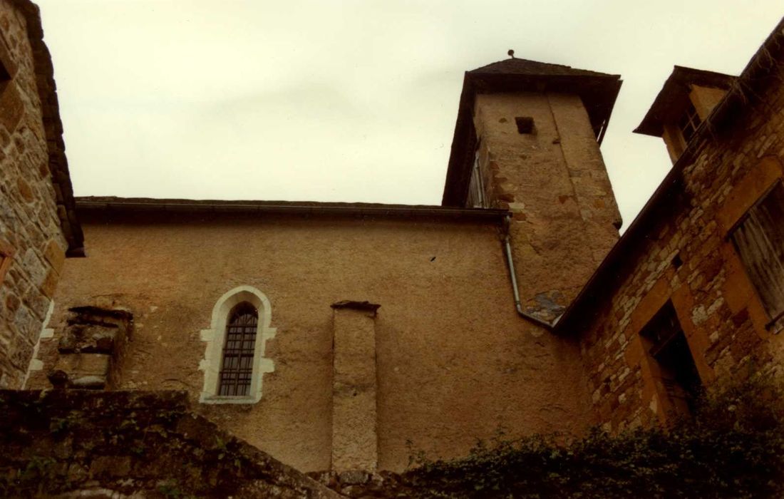 façade latérale nord-est, vue partielle