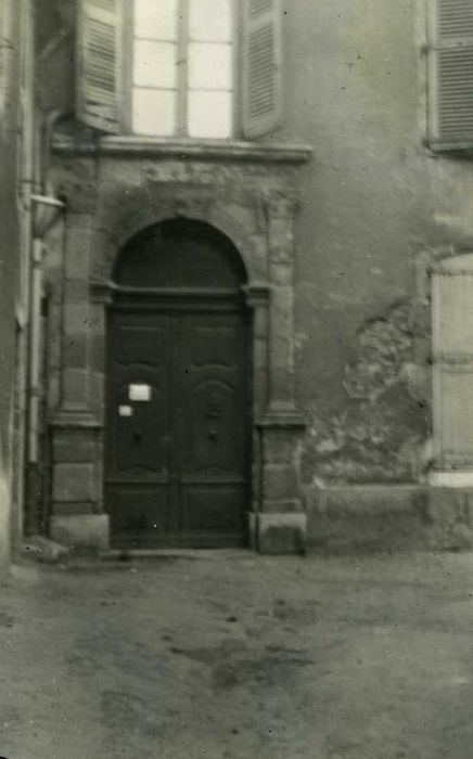 porte d’accès sur rue, vue générale