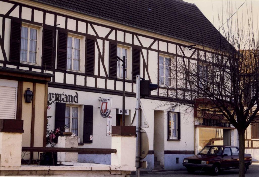 bâtiment nord, façade est sur rue, vue partielle