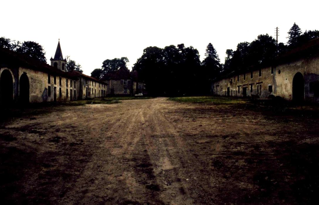 cour des communs depuis le Nord