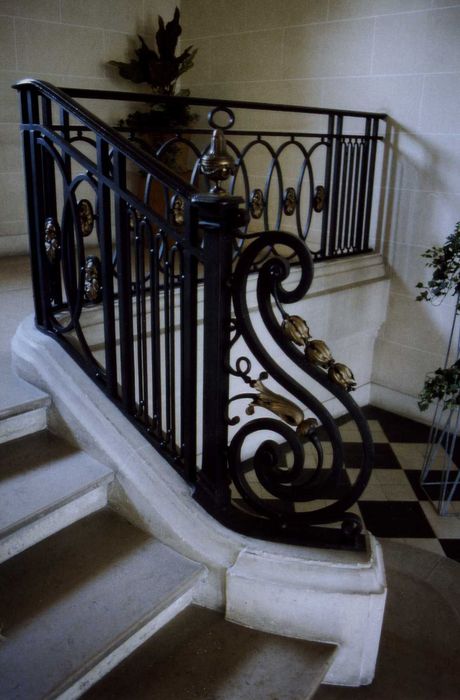 escalier d’honneur, détail de la rampe en fer forgé