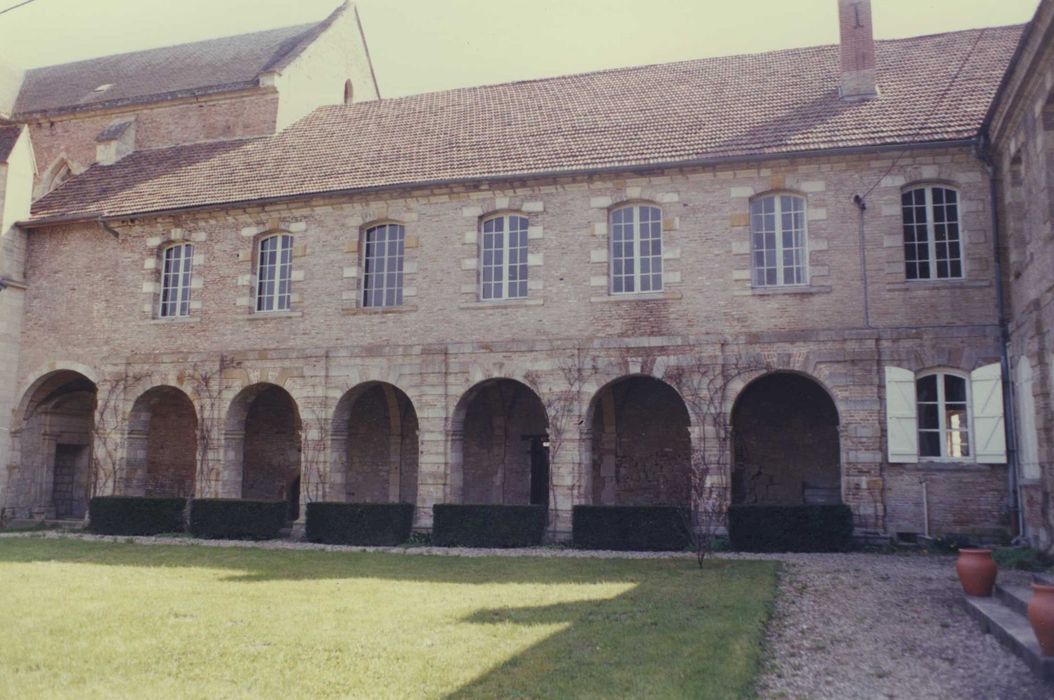 cloître, façade ouest