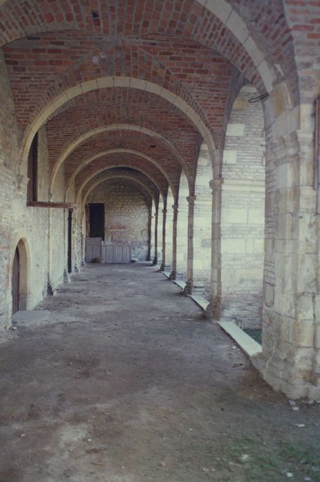 cloître, galerie ouest