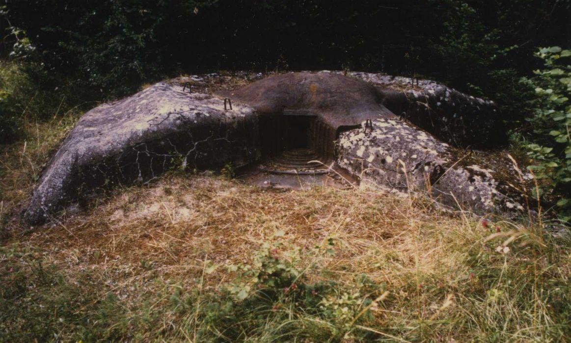 casemate de mitrailleuses située au sud