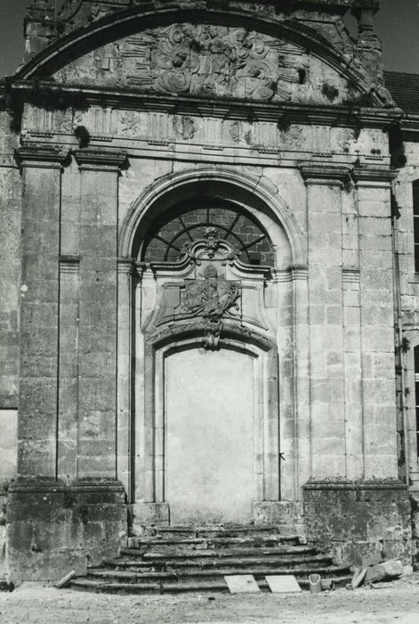 portail sud-est de l’église abbatiale