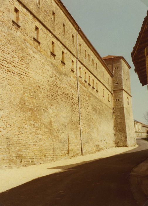 communs, aile sud-est, façade sud-est